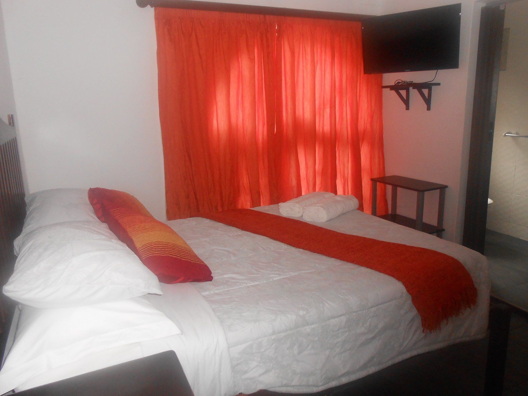 Kahden hengen perushuone (2) | Tallelokero huoneessa, pimennysverhot, ilmainen Wi-Fi, vuodevaatteet