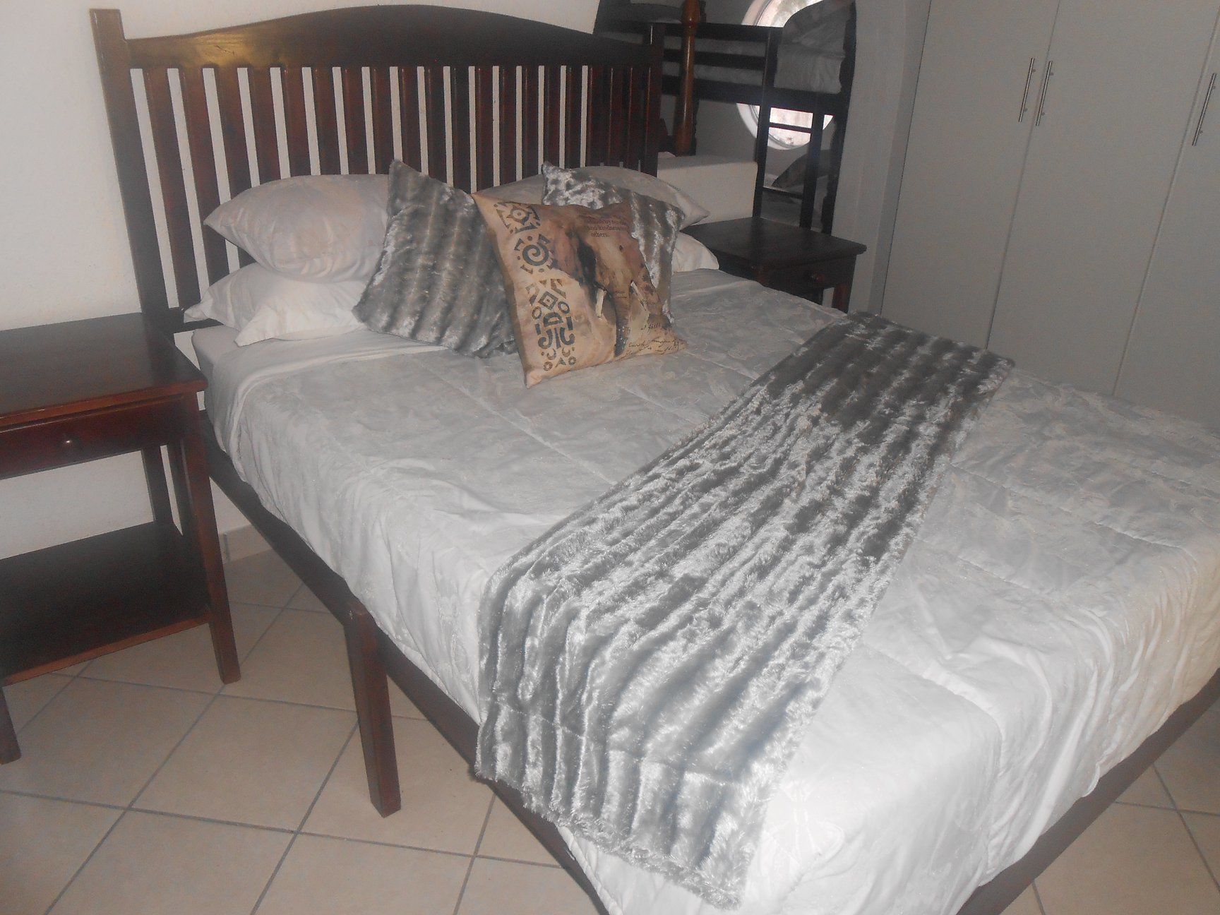 Perhehuone (1) | Tallelokero huoneessa, pimennysverhot, ilmainen Wi-Fi, vuodevaatteet