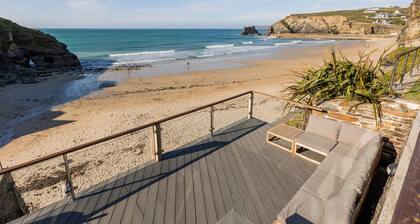 5 Star Award Winning! Hot Tub & Sea View & Fire Pit & Cinema Den & Beach Access!