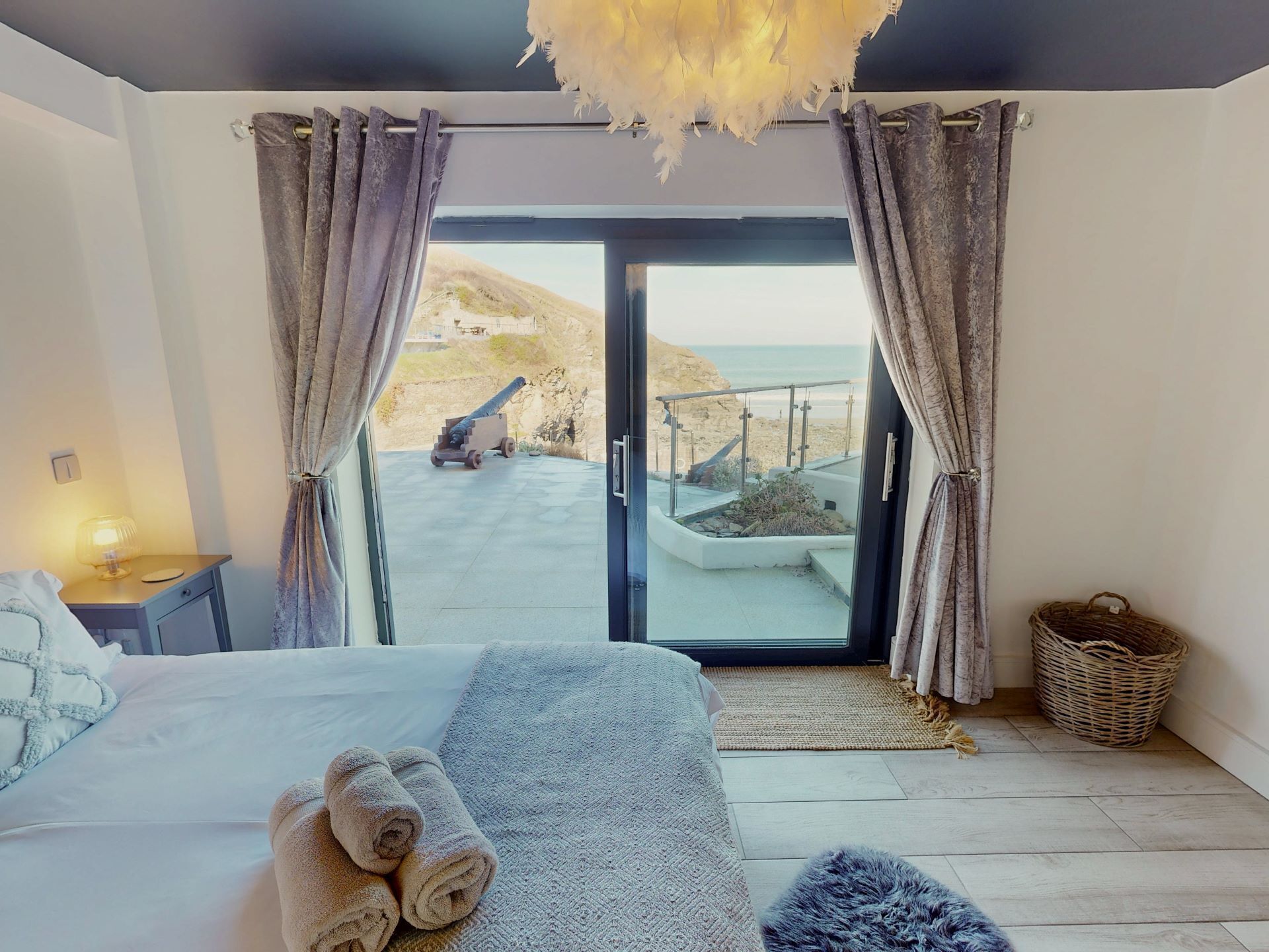 5 bedrooms, desk, iron/ironing board, free WiFi