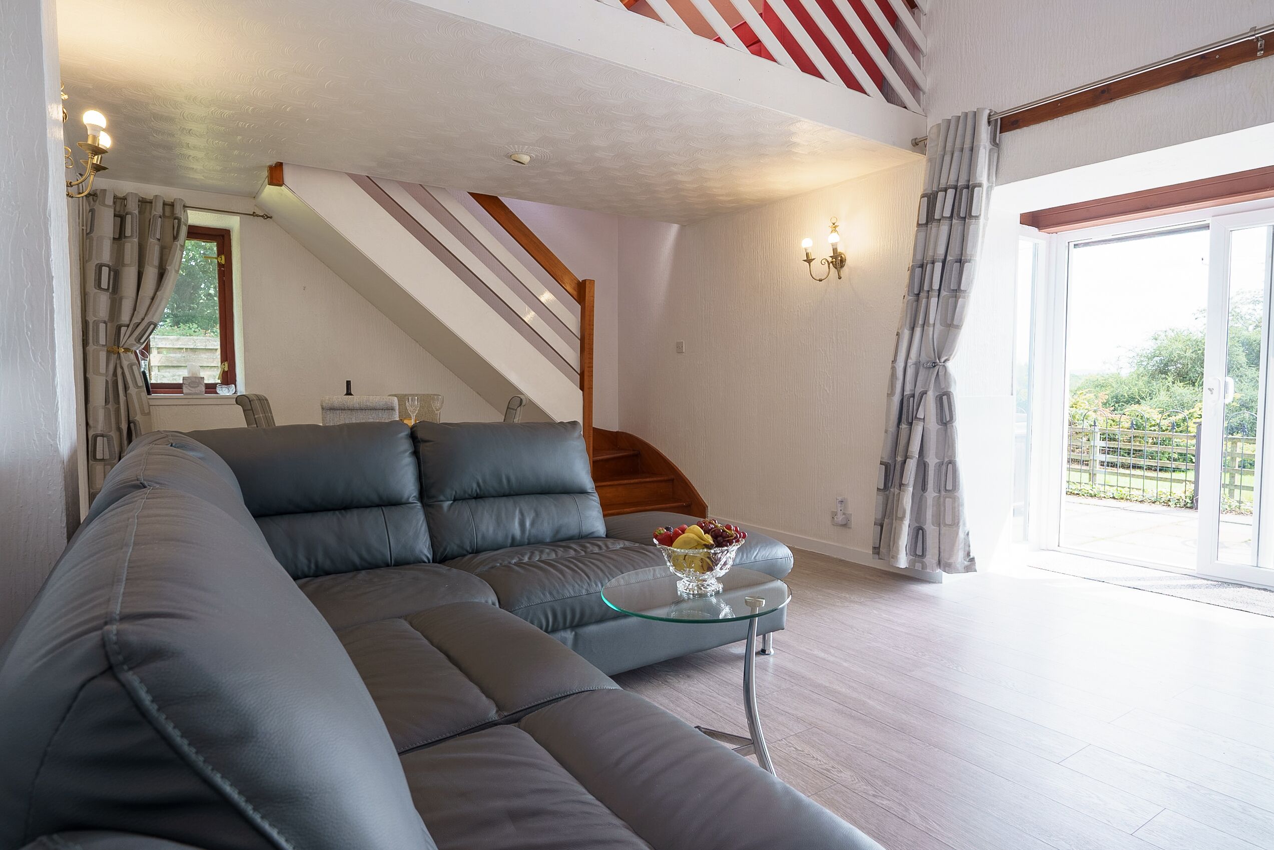 Jane Welsh Cottage Sleeps 4 in 2 bedrooms with own hot tub