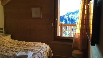 3 chambres, fer et planche Ă repasser, draps fournis