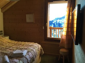 3 habitaciones, tabla de planchar con plancha y ropa de cama 