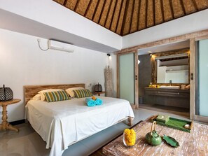 3 bedrooms, in-room safe, iron/ironing board, free cots/infant beds - Villa Lanka (Ubud)
