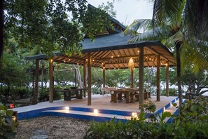 Outdoor dining - Hotel Playa Manglares Isla Barú (Cartagena)