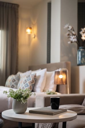 Junior Suite | 1 bedroom, Egyptian cotton sheets, premium bedding, in-room safe - Urban Nest - Suites & Apartments (Athens)