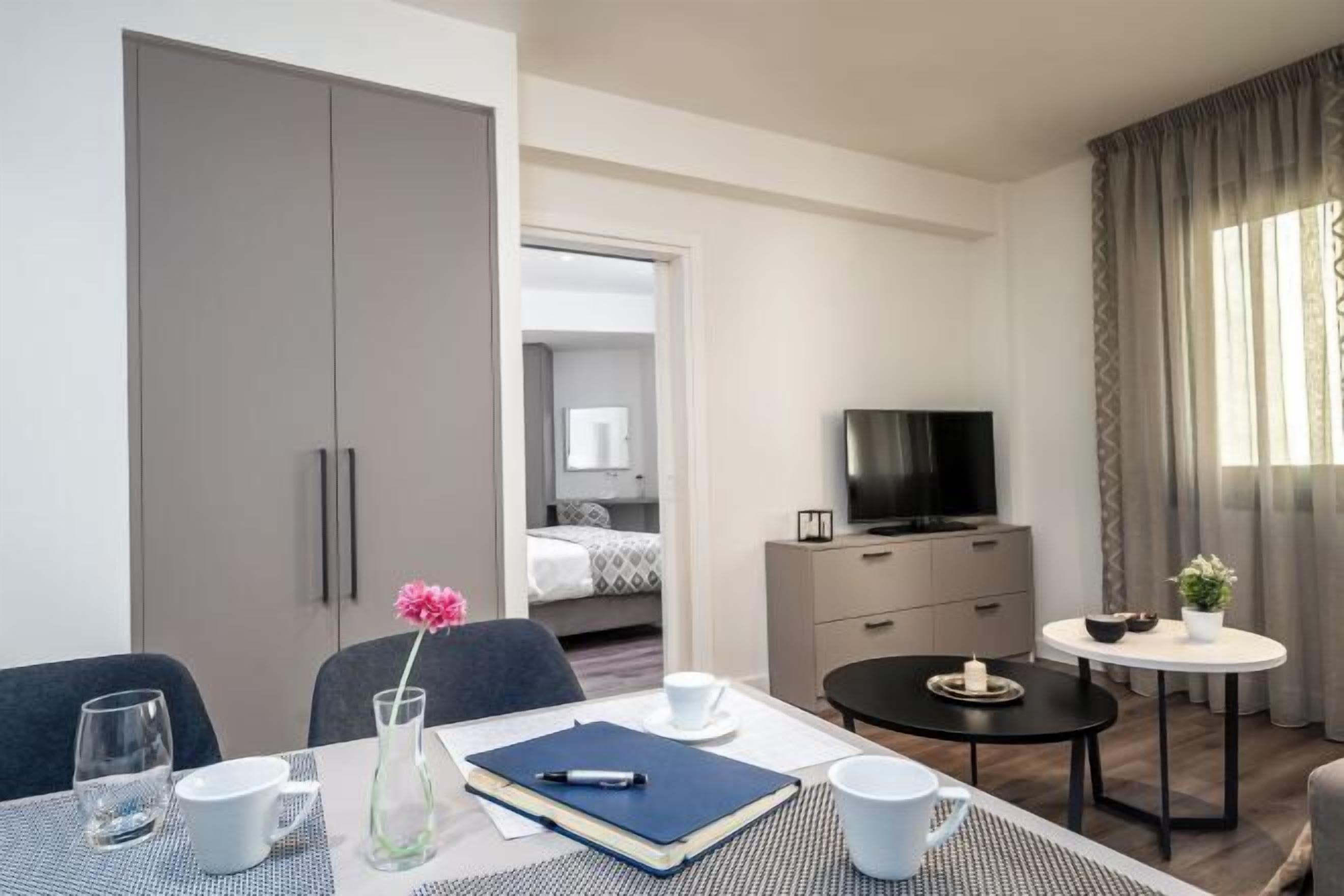 1 bedroom, Egyptian cotton sheets, premium bedding, in-room safe