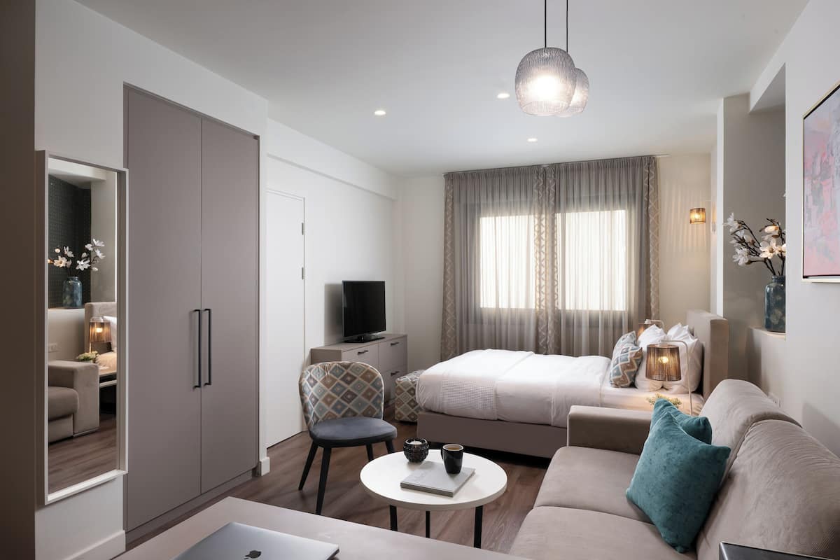 1 bedroom, Egyptian cotton sheets, premium bedding, in-room safe