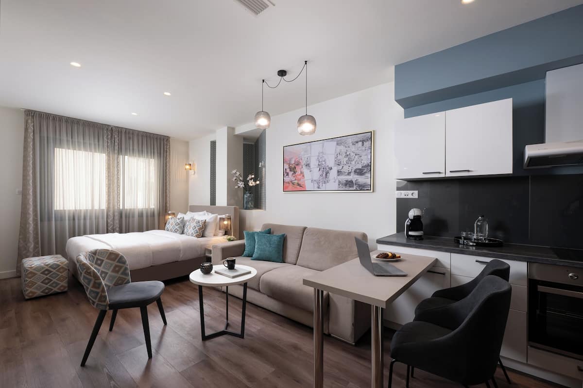 1 bedroom, Egyptian cotton sheets, premium bedding, in-room safe