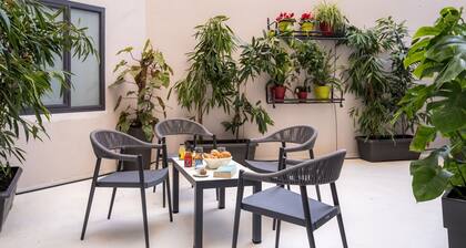 Urban Nest - Suites & Apartments