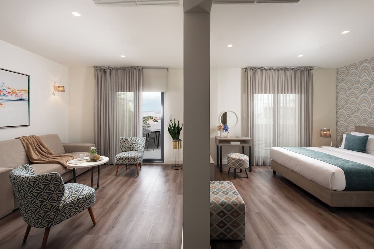 Suite, Balkon | 1 Schlafzimmer, Bettwäsche aus ägyptischer Baumwolle