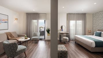 Suite, Balcony | 1 bedroom, Egyptian cotton sheets, premium bedding, in-room safe