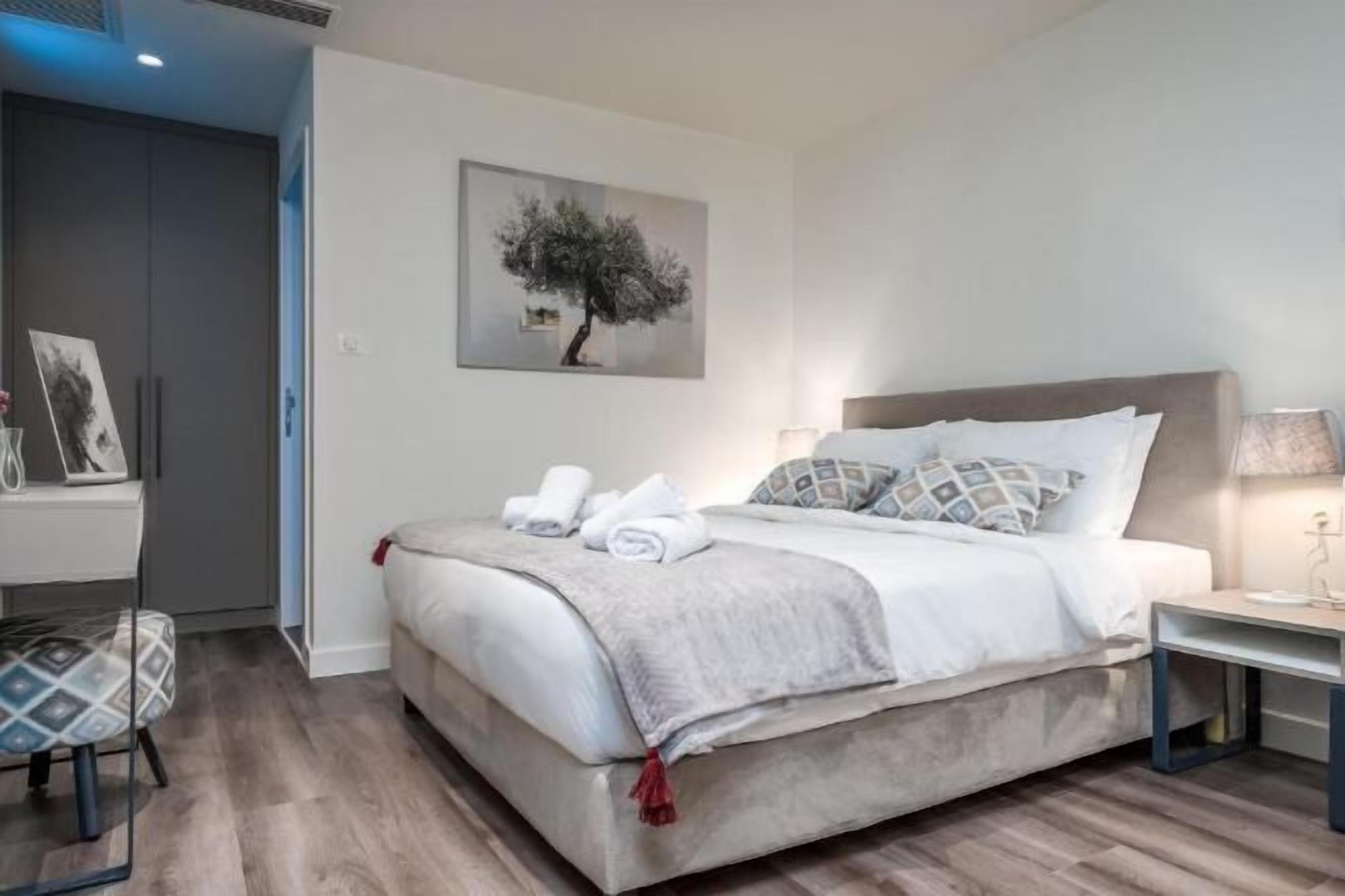 1 bedroom, Egyptian cotton sheets, premium bedding, in-room safe