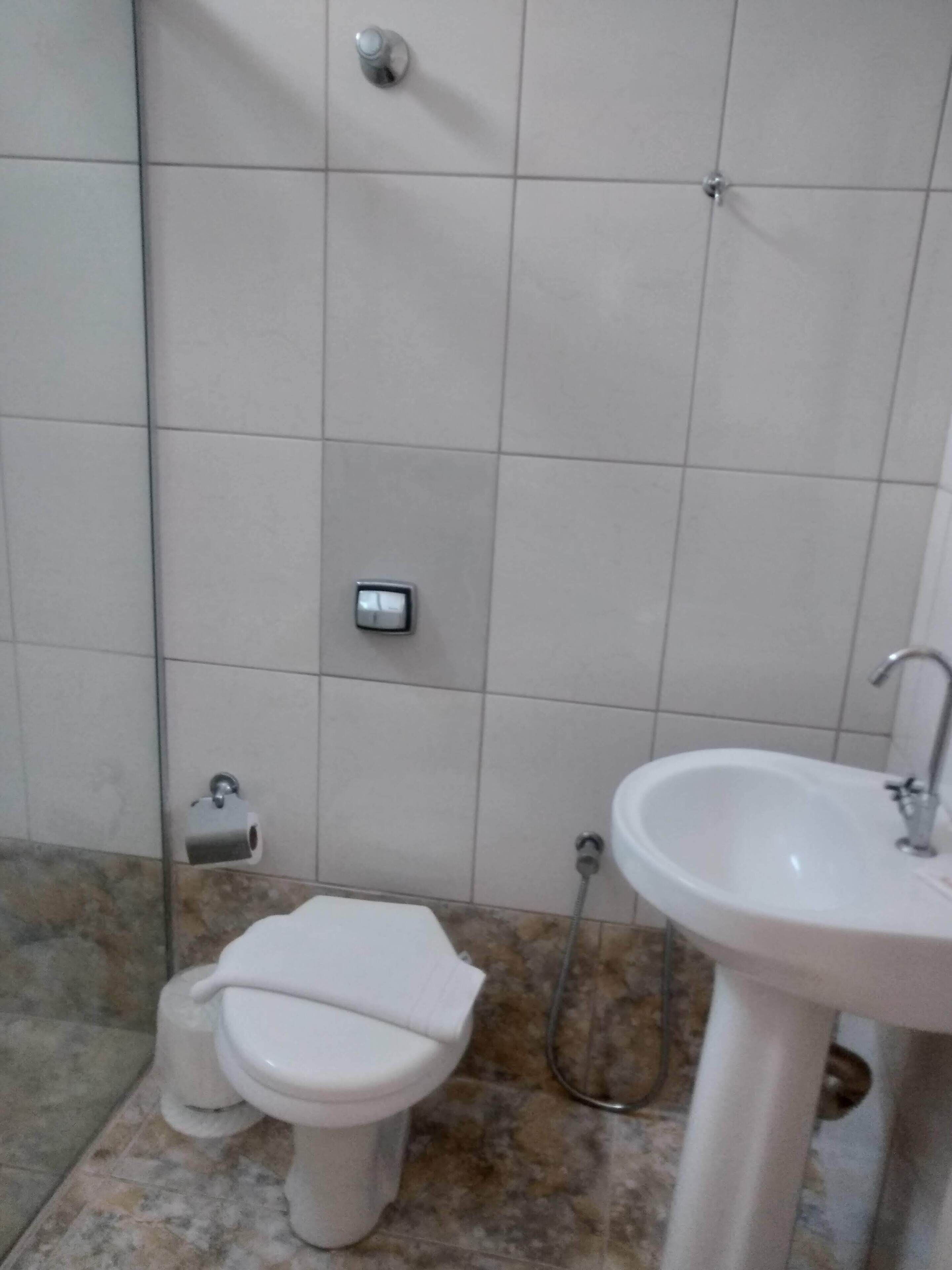 standard twin room, 2 single beds | bathroom | shower, towels, soap, shampoo