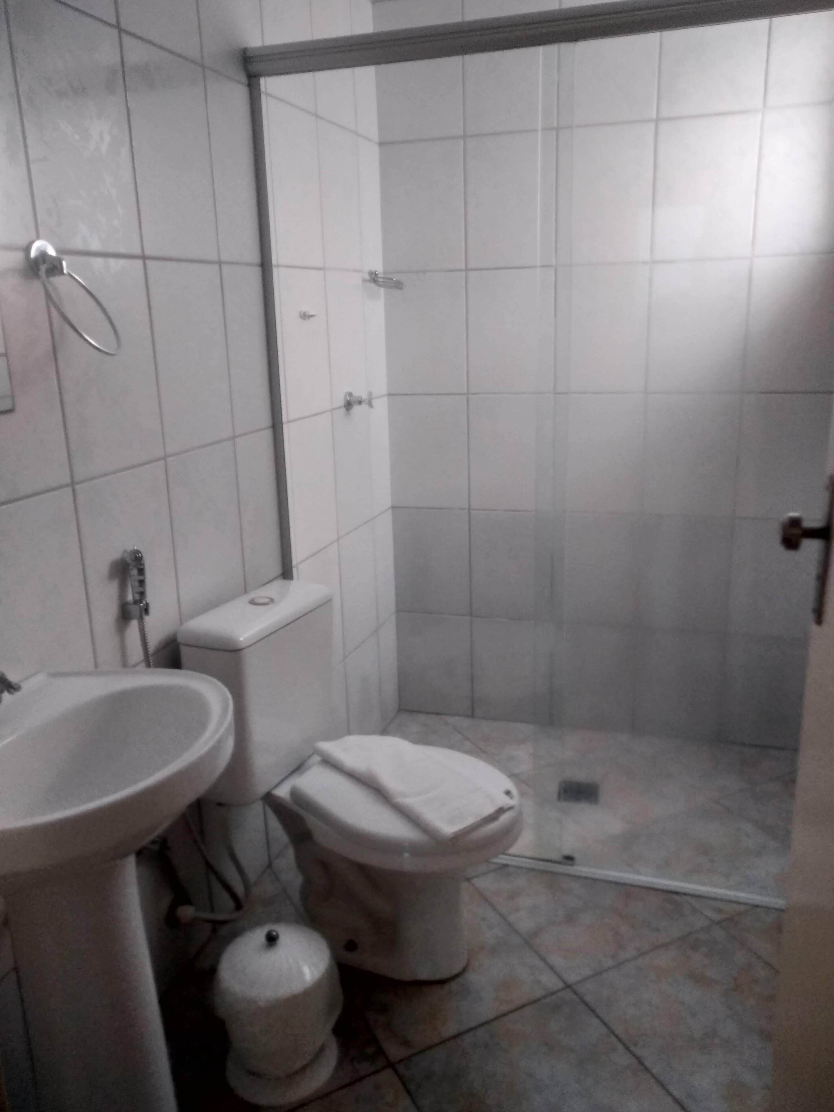 standard double room, 1 double bed | bathroom | shower, towels, soap, shampoo