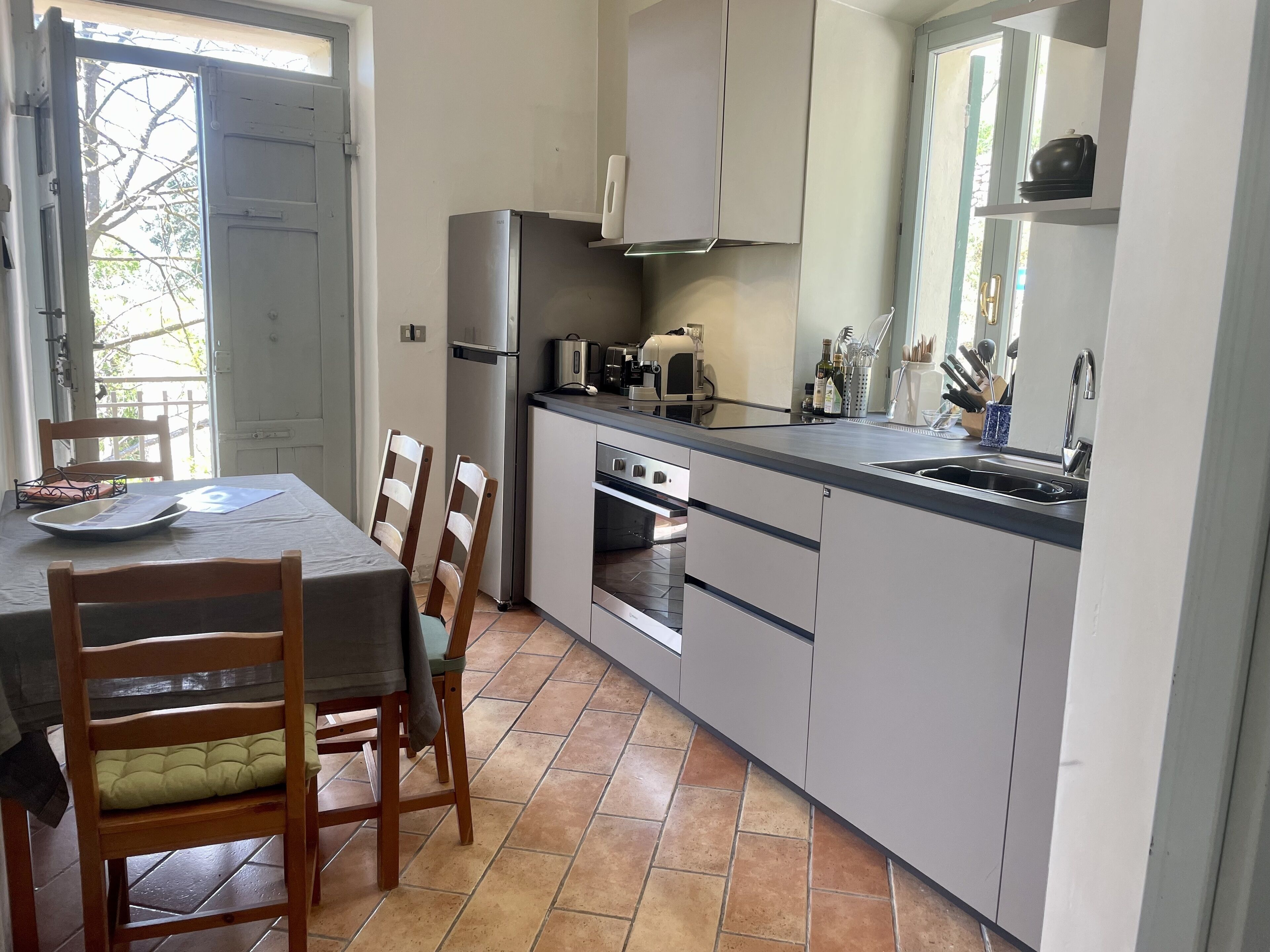  Apartment (Sleeps 2 or 4 ) with pool and short walk to town