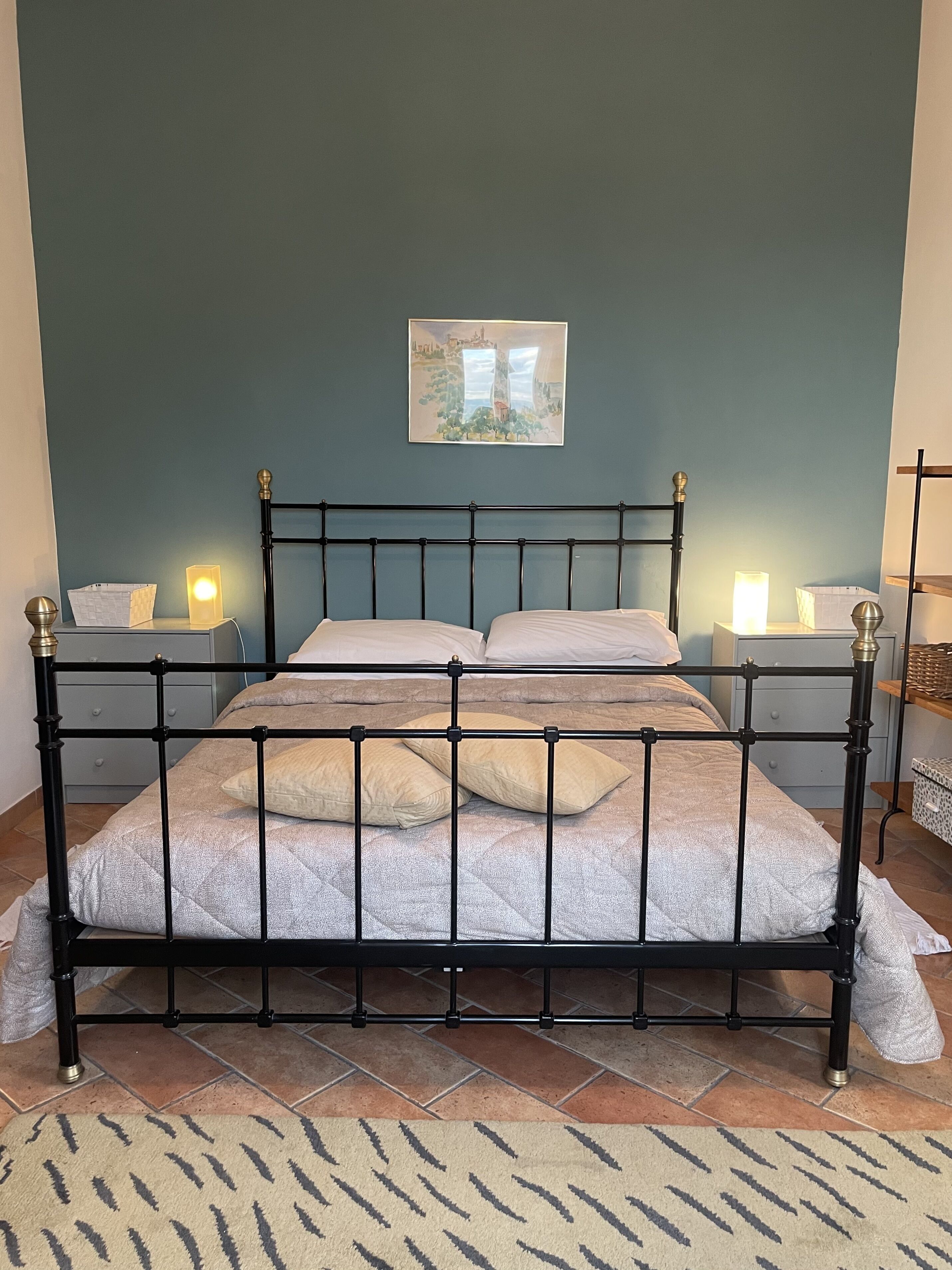  Apartment (Sleeps 2 or 4 ) with pool and short walk to town