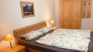 Cots/infant beds, rollaway beds, free WiFi - Haus Waldklause (Schoenau am Koenigssee)