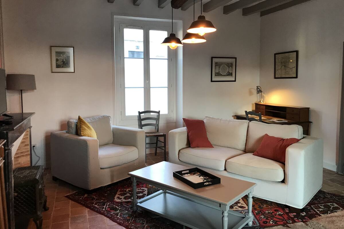 City Townhome | Living area | Flat-screen TV
