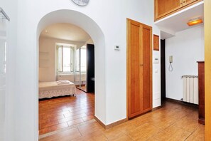 1 dormitorio, tabla de planchar con plancha, wifi gratis y ropa de cama