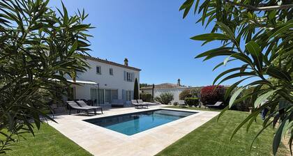 PONT ROYAL GOLF COURSE MAGNIFICENT AIR-CONDITIONED 4-BEDROOM VILLA HEATED POOL PARKING