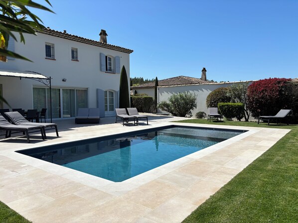 Piscine extérieure, piscine chauffée