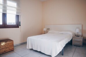 3 chambres, fer et planche à repasser, draps fournis