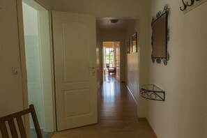 Comfort Apartment (inklusive Endreinigung 73 EUR) | Allergikerbettwaren, schallisolierte Zimmer, Bügeleisen/Bügelbrett
