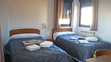 5 bedrooms, desk, iron/ironing board, free WiFi