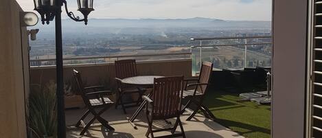 屋外ダイニングエリア