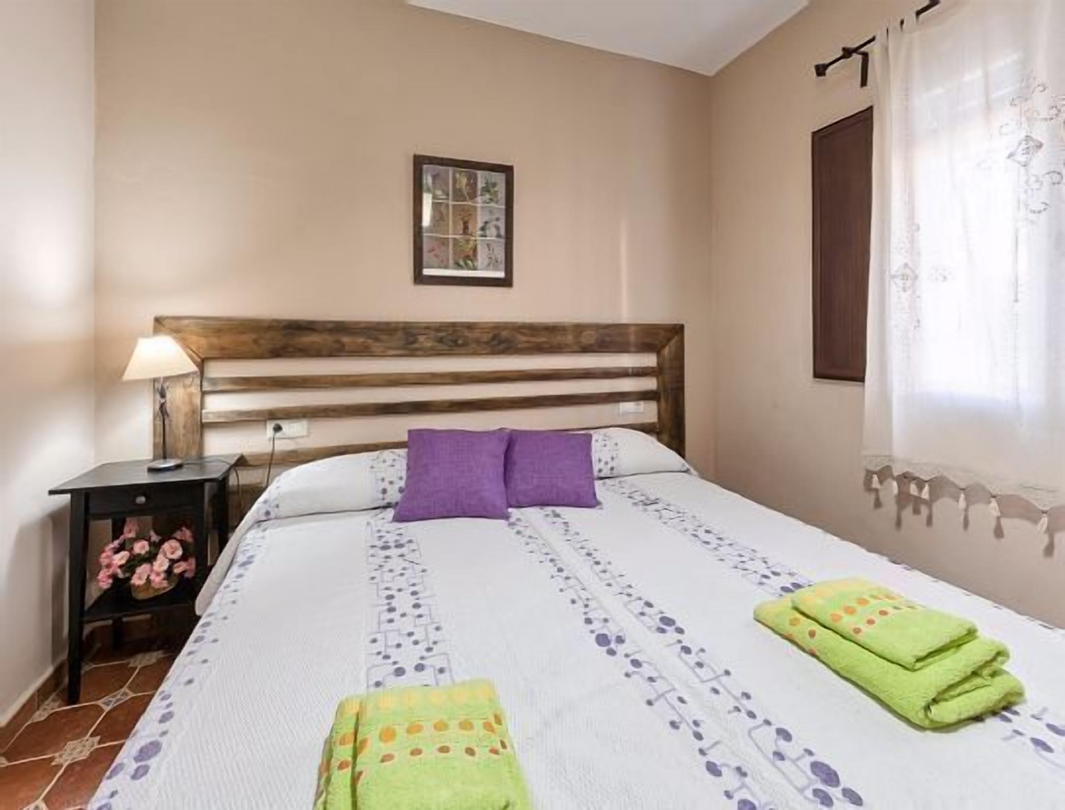 5 bedrooms, iron/ironing board, bed sheets