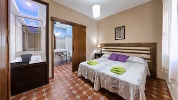 5 bedrooms, iron/ironing board, bed sheets