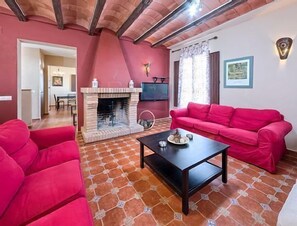TV, caminetto, lettore DVD