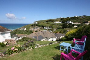 Property grounds - Seahorses, Mawgan Porth with sea views (Mawgan Porth)