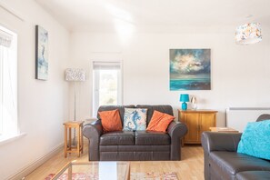 TV - Seahorses, Mawgan Porth with sea views (Mawgan Porth)