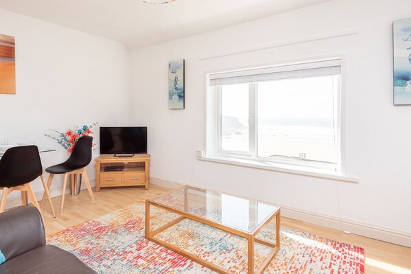 TV - Seahorses, Mawgan Porth with sea views (Mawgan Porth)