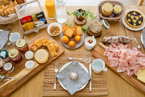 Bao gồm bữa sáng kiểu Âu hàng ngày