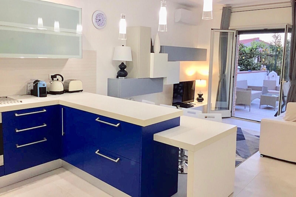 SUITE with Terrace 200 meters from the sea