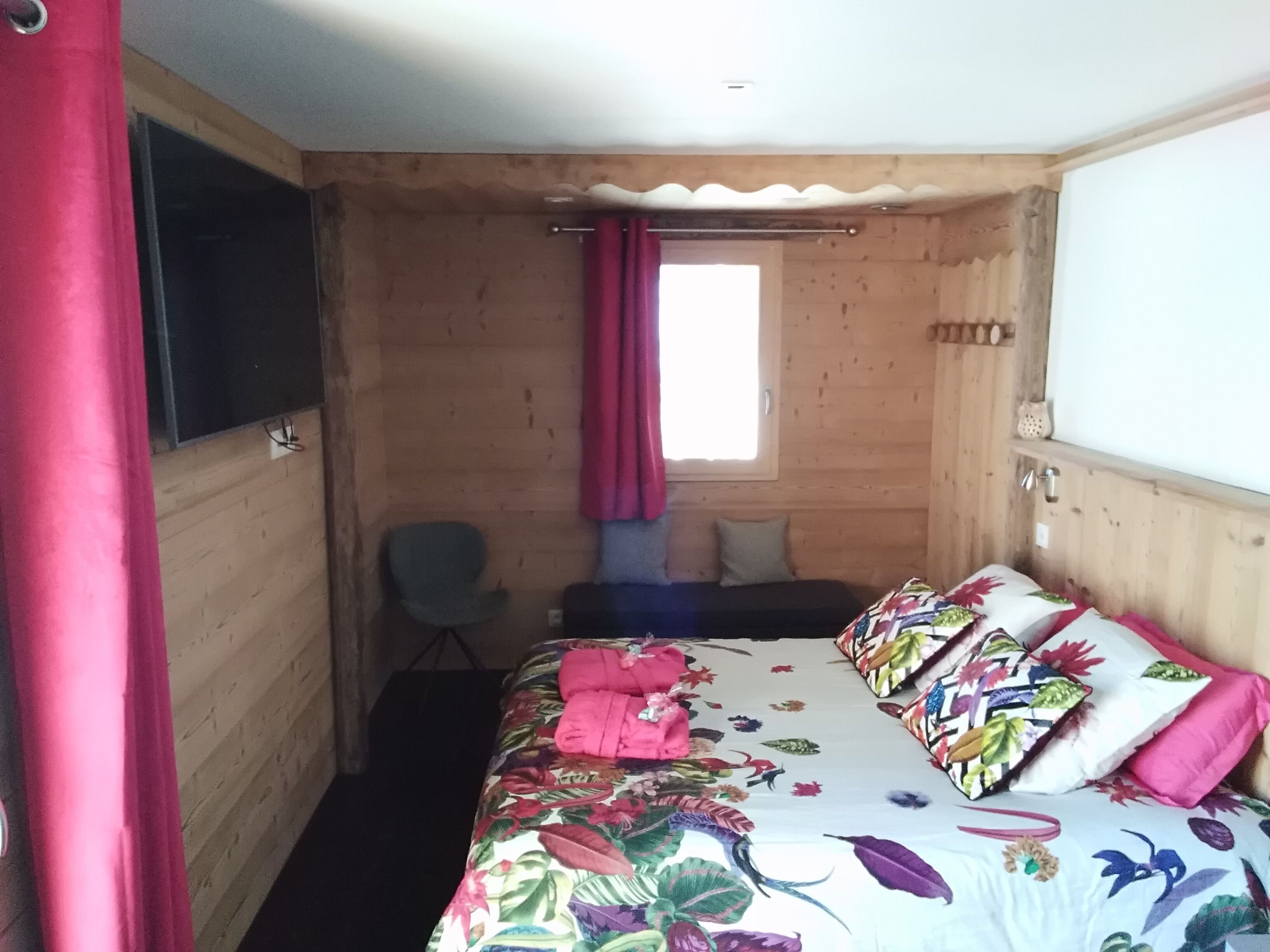 Beautiful comfortable cottage, spacious, at the foot of the slopes, Les Ménuires