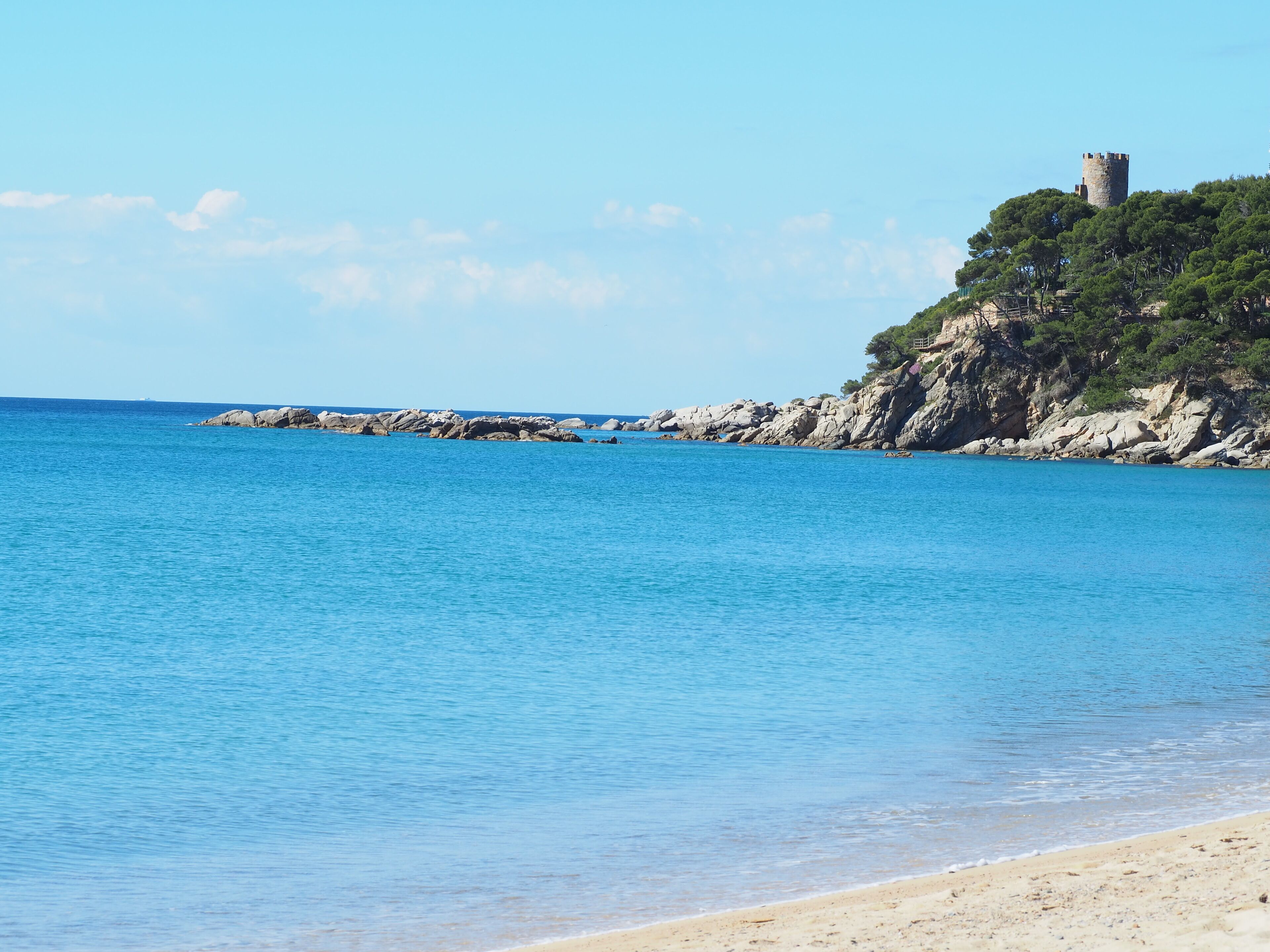 على الشاطئ، كراسي للتشمس