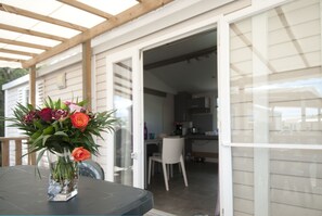 Individually furnished, WiFi - Camping des Rives des Corbieres (Leucate)