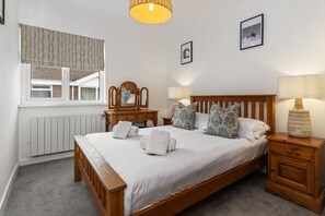 2 makuuhuonetta, silitysrauta/-lauta, ilmainen Wi-Fi, vuodevaatteet