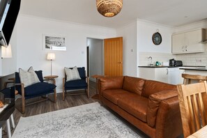 TV, fireplace - Sea Urchins Apartment - Sea Front with Views (Saundersfoot)