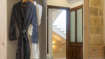 3 bedrooms, soundproofing, iron/ironing board, free WiFi