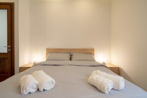 3 slaapkamers, geluiddichte muren, een strijkplank/strijkijzer