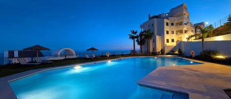 Outdoor pool, pool loungers