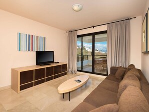 TV, books - Apartamento vista mar lateral (Torrox Costa)