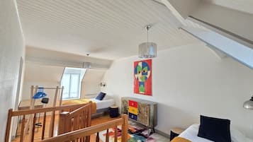 Appartement Exclusif, plusieurs chambres, terrasse, vue plage | 5 chambres, surmatelas, bureau, fer et planche à repasser