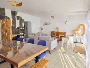 Casa familiar, vistas a la playa | Detalle del interior