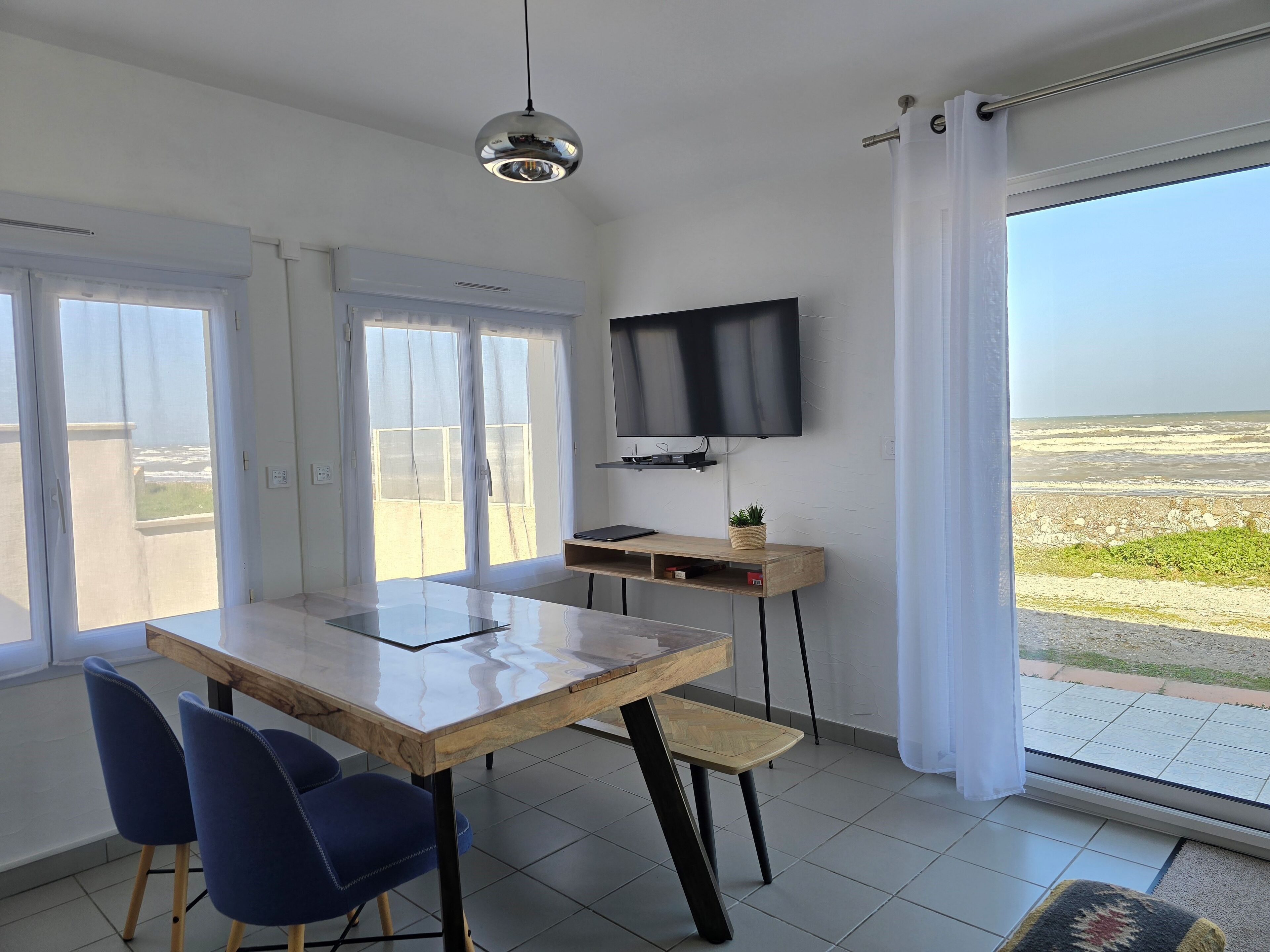 Exclusive Apartment, Multiple Bedrooms, Terrace, Beach View | In-room dining